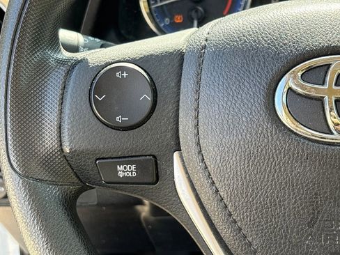 Used 2018 Toyota Corolla LE image 18