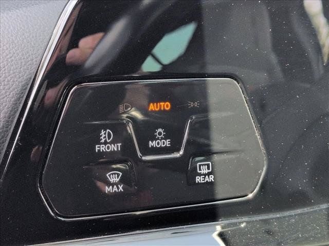 Used 2024 Volkswagen GTI SE FWD image 17