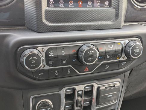 Used 2021 Jeep Wrangler Unlimited Sport AWD/4WD image 13