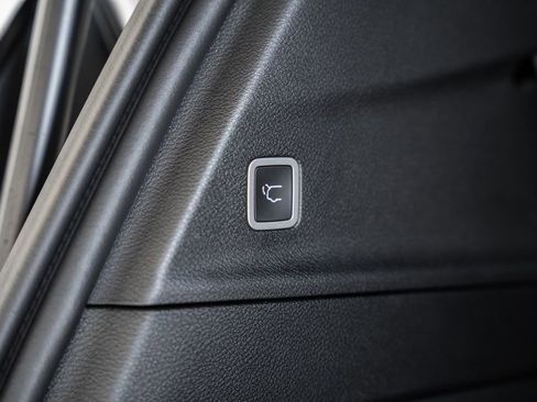 New 2026 Chrysler Pacifica Limited image 10