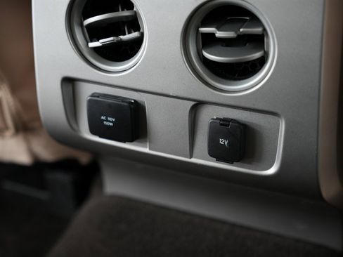 Used 2014 Ford F150 Lariat w/ Lariat Chrome Package image 40