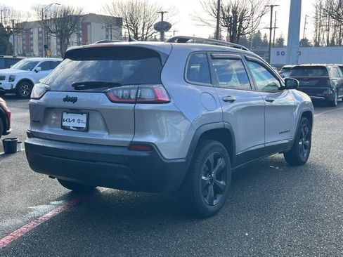 Used 2020 Jeep Cherokee Latitude Plus image 5