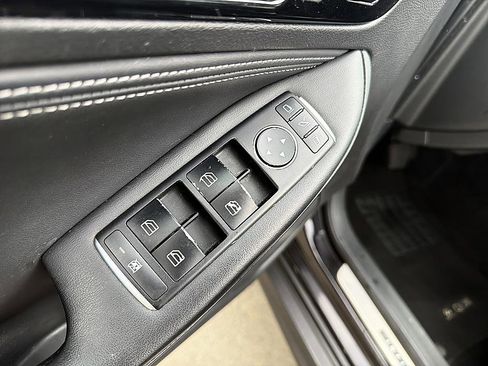 Used 2017 INFINITI QX30 Premium w/ Cargo Package AWD/4WD image 12