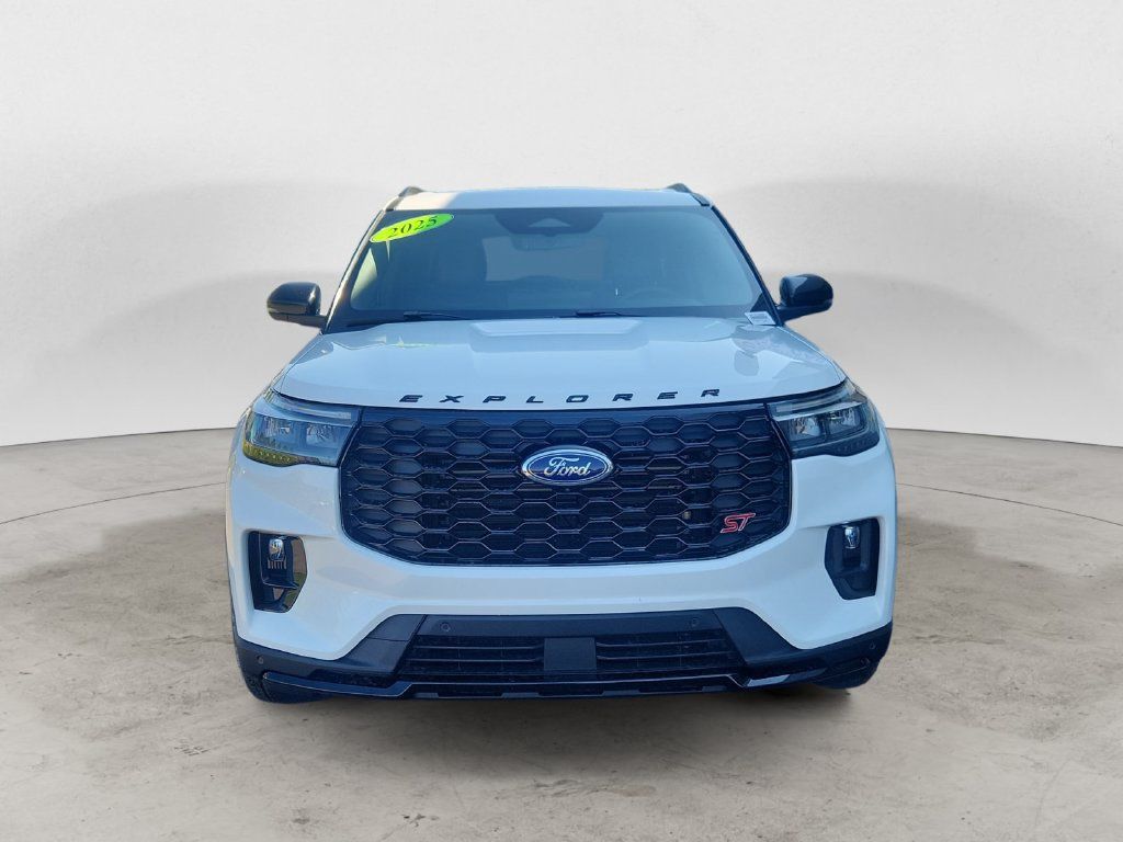 Certified 2025 Ford Explorer ST AWD/4WD image 2