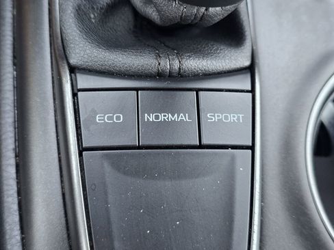 Used 2024 Toyota Camry SE FWD image 22