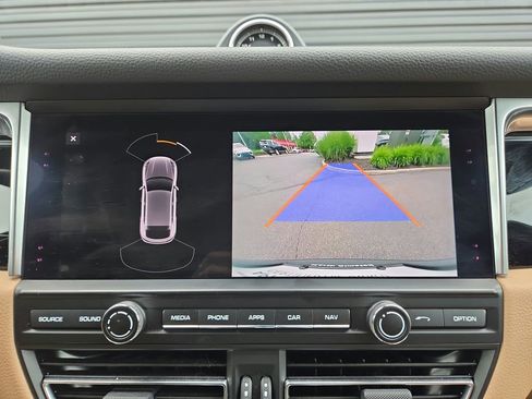 Certified 2021 Porsche Macan AWD/4WD image 12