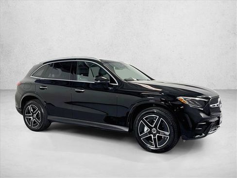Used 2026 Mercedes-Benz GLC 300 image 3