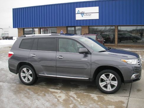 Used 2012 Toyota Highlander Limited w/ Tow Pkg image 3
