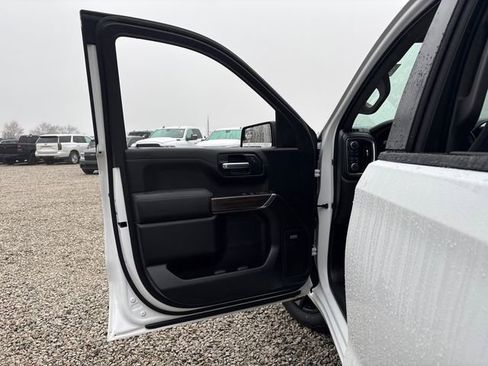 Used 2019 Chevrolet Silverado 1500 LT Trail Boss AWD/4WD image 17