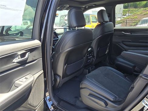 New 2025 Jeep Grand Cherokee L Altitude image 6