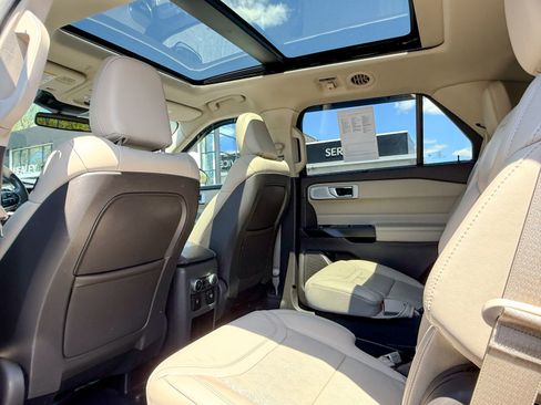 Used 2020 Ford Explorer Platinum w/ Premium Technology Package AWD/4WD image 38