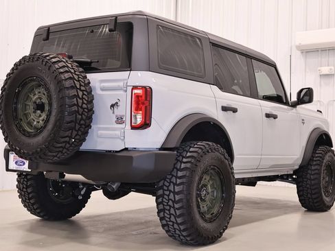 New 2026 Ford Bronco 4-Door AWD/4WD image 9