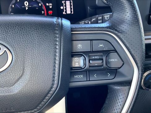 Used 2025 Toyota 4Runner SR5 AWD/4WD image 25