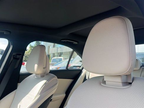 Used 2025 Mercedes-Benz C 300 Sedan image 9