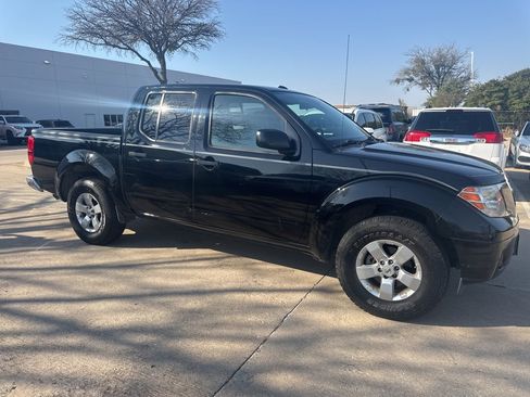 Used 2013 Nissan Frontier SV image 3