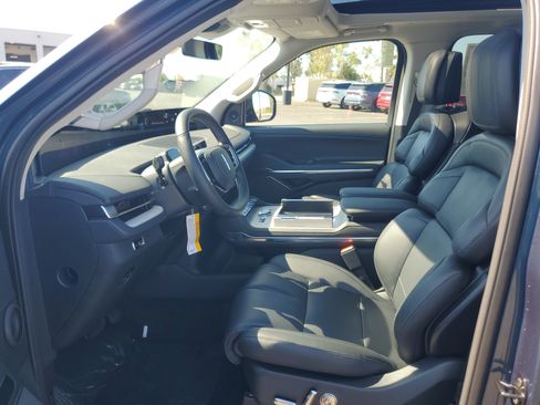 New 2027 Lincoln Navigator Reserve AWD/4WD image 12