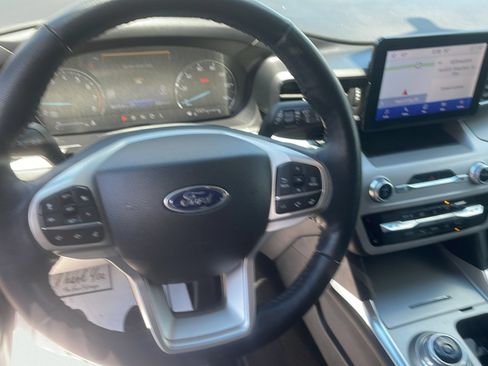 Used 2023 Ford Explorer XLT w/ Equipment Group 202A AWD/4WD image 15