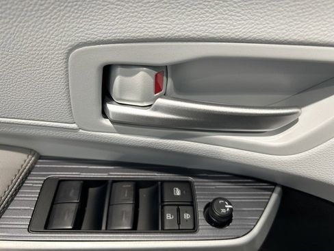 New 2026 Toyota Sienna XLE image 10