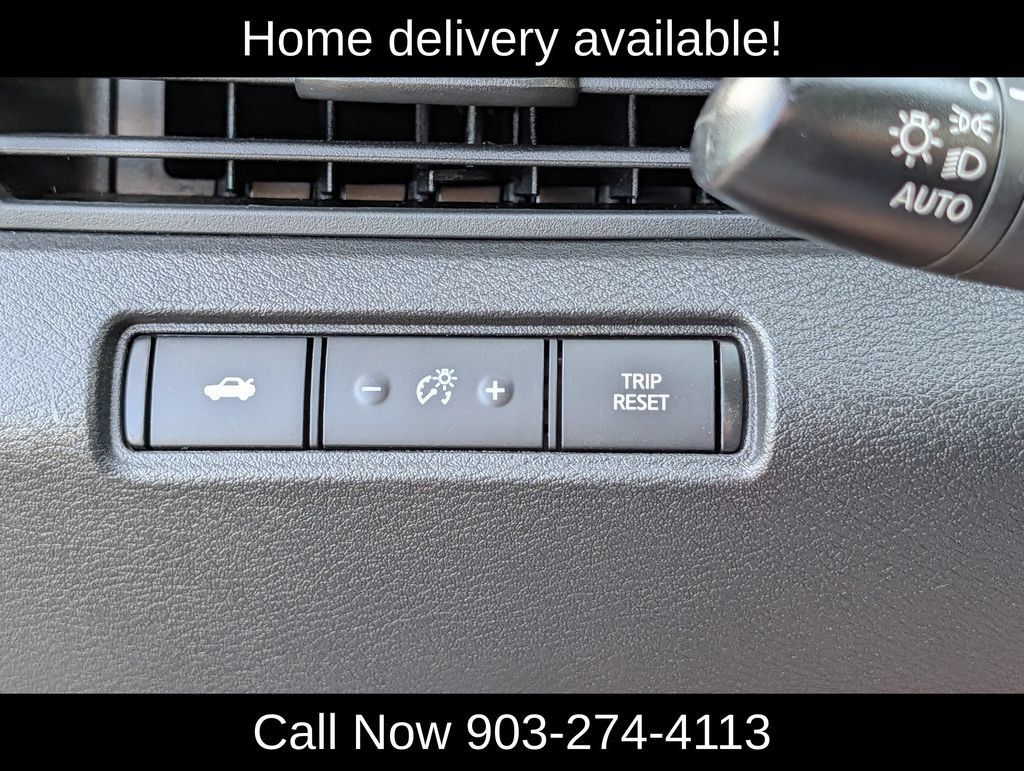 Used 2025 Nissan Altima 2.5 SV FWD image 21
