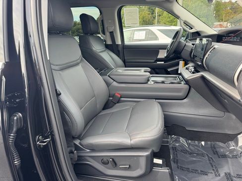 New 2025 Ford Expedition Active image 27