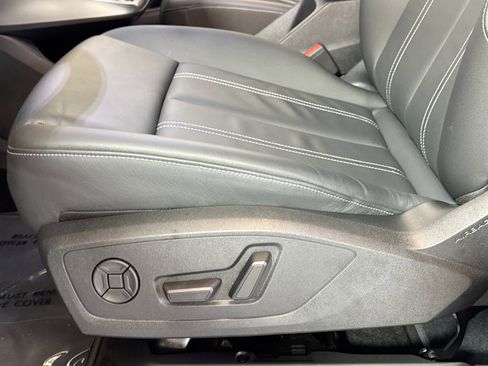 Used 2025 Audi Q4 e-tron Premium Plus w/ Premium Plus image 18