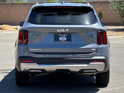 New 2025 Kia Sorento S image 6