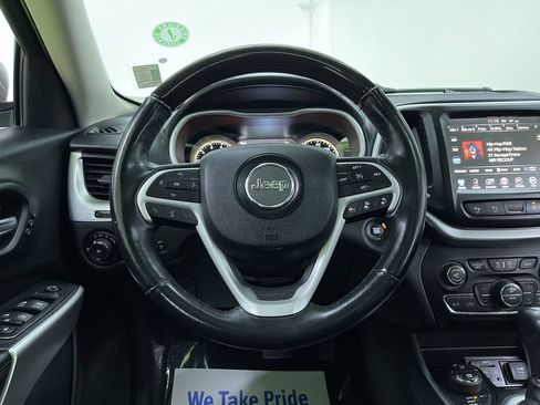 Used 2017 Jeep Cherokee Overland w/ Technology Group image 21