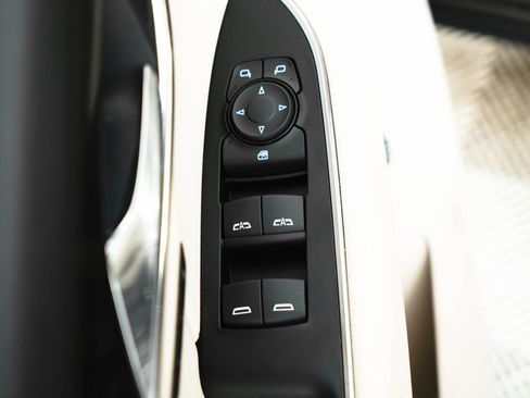 Used 2023 Buick Envision Essence image 19