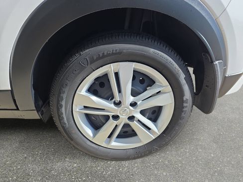 Certified 2025 Nissan Kicks Play S FWD image 30