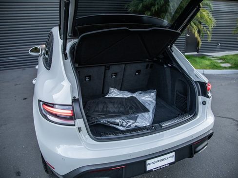 Certified 2023 Porsche Macan image 26