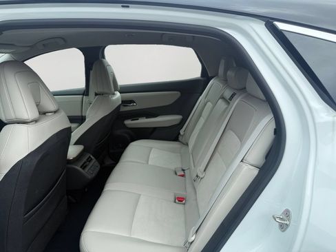 Used 2023 Nissan Ariya FWD image 14