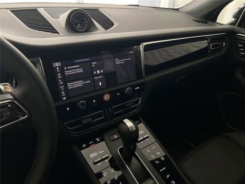 New 2026 Porsche Macan image 18