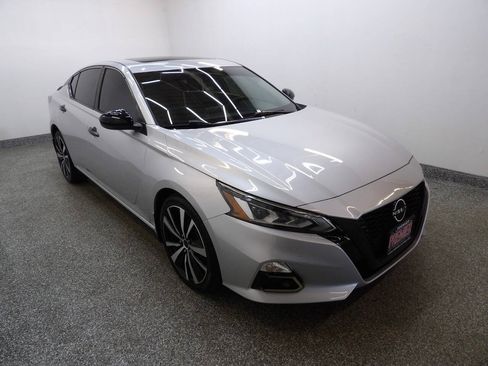 Used 2020 Nissan Altima 2.5 SR w/ Premium Package AWD/4WD image 3