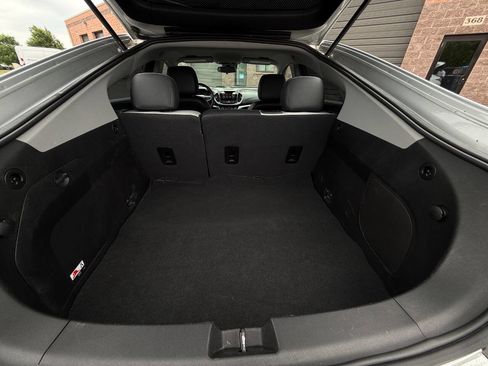 Used 2018 Chevrolet Volt LT FWD image 17