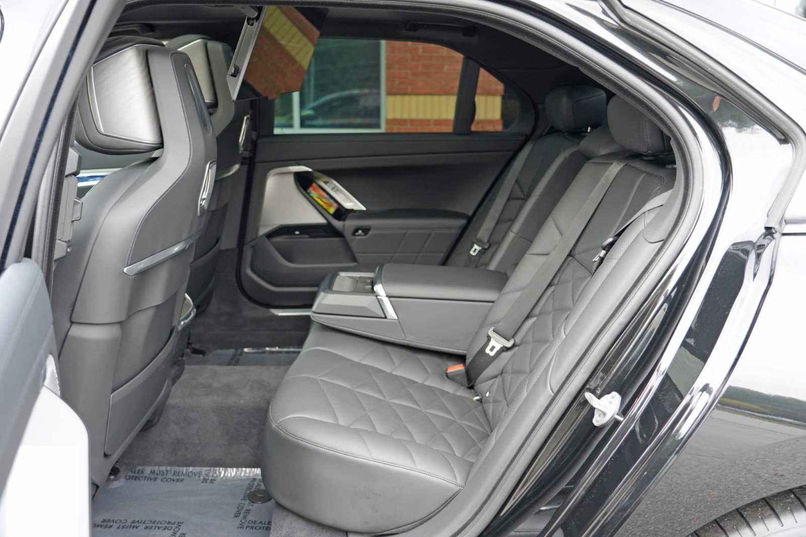 Used 2025 BMW 740i w/ Premium Package RWD image 60