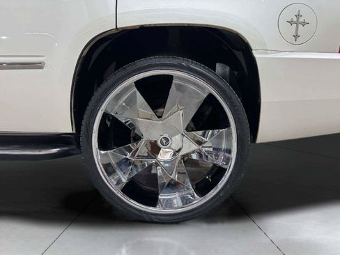 Used 2012 Cadillac Escalade Luxury AWD/4WD image 62