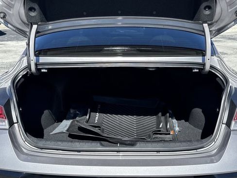 Used 2024 Hyundai Elantra Limited image 15