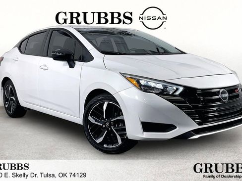 Used 2025 Nissan Versa SR w/ Trunk Package FWD image 1