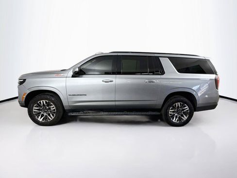 Used 2025 Chevrolet Suburban Z71 AWD/4WD image 2