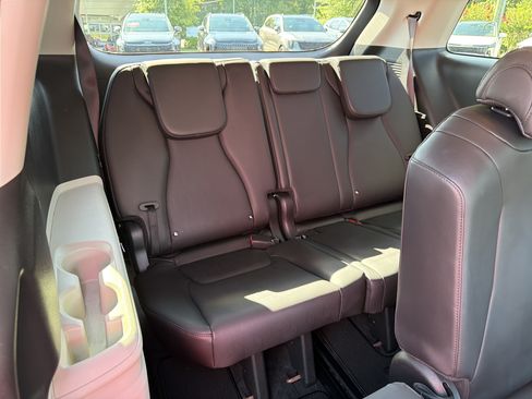 Used 2024 Kia Carnival LX FWD image 13