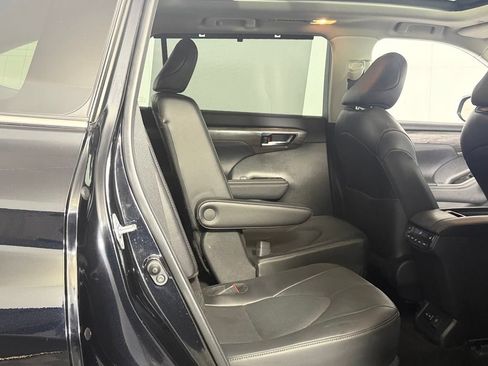 Used 2024 Toyota Highlander Platinum FWD image 26
