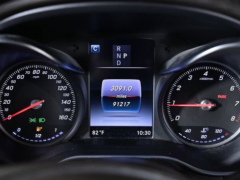 Used 2017 Mercedes-Benz GLC 300 4MATIC image 13
