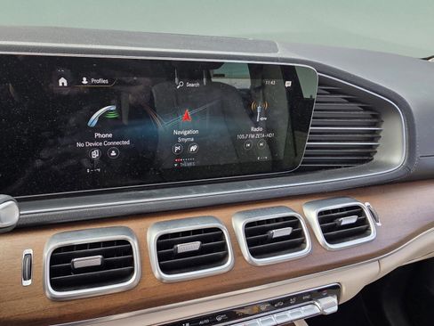 Used 2022 Mercedes-Benz GLS 450 4MATIC image 16