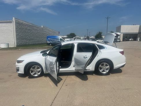 Used 2022 Chevrolet Malibu LS FWD image 4