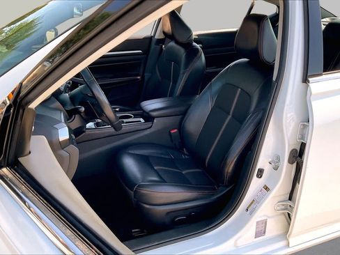 Used 2024 Nissan Altima 2.5 SR FWD image 8