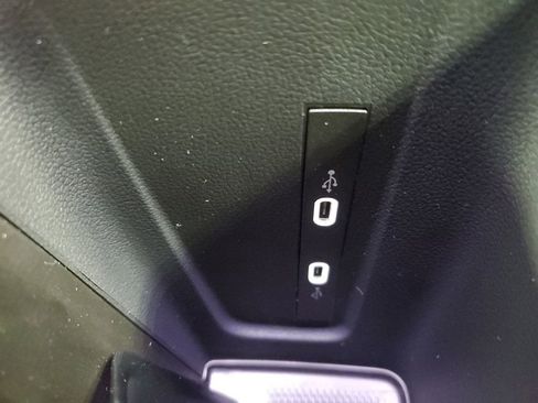 New 2025 Volkswagen Tiguan SE image 25