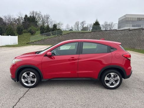 Used 2017 Honda HR-V LX image 2