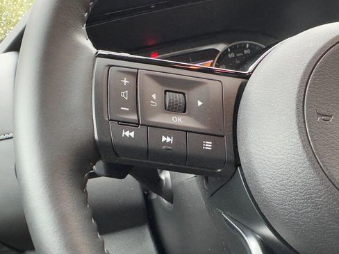 Used 2024 Nissan Pathfinder SL image 16