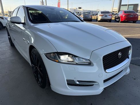 Used 2017 Jaguar XJ R-Sport image 3