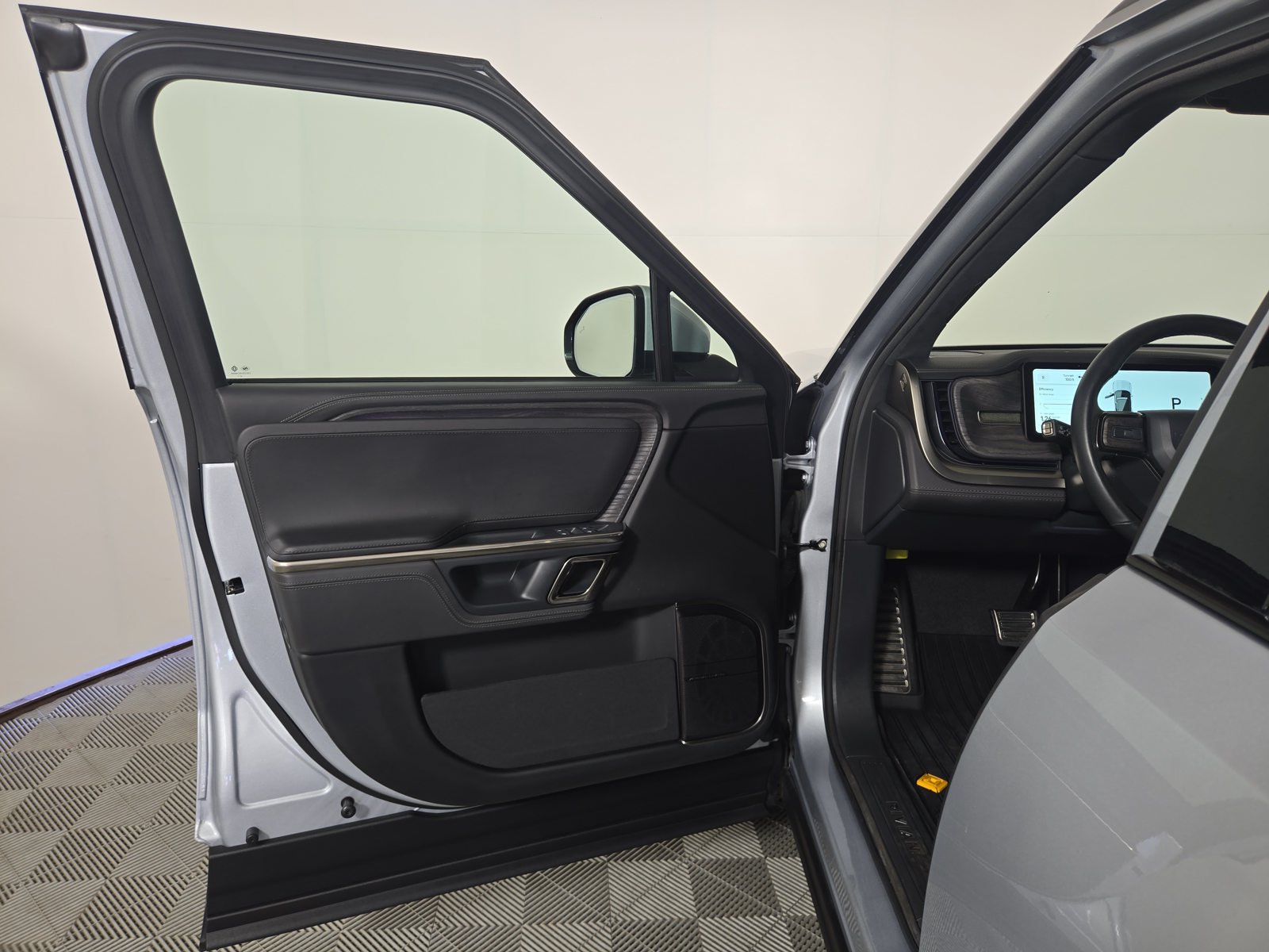 Used 2022 Rivian R1S Launch Edition Quad AWD/4WD image 16